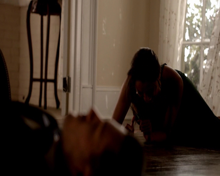 VampireDiaries-dot-nl_VampireDiaries-8x09TheSimpleIntimacyOfTheNearTouch-deletedscene0157.jpg