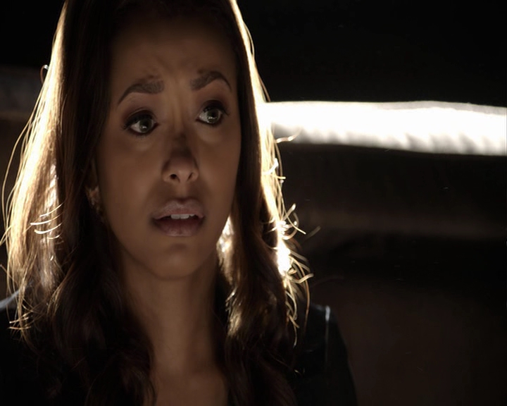 VampireDiaries-dot-nl_VampireDiaries-8x13TheLiesWillCatchUpToYou-deletedscene0030.jpg