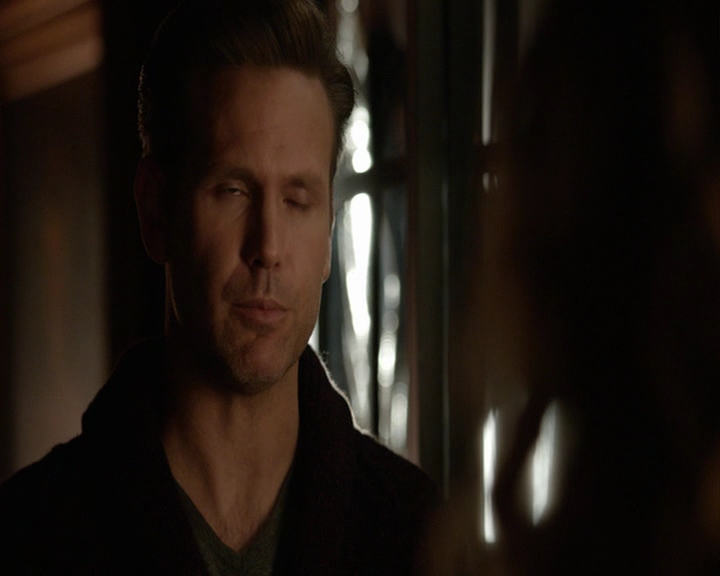 VampireDiaries-dot-nl_VampireDiaries-8x14ItsBeenAHellOfARide-deletedscenes0054.jpg