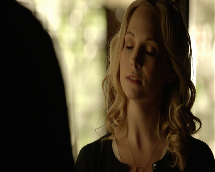 VampireDiaries-dot-nl_VampireDiaries-8x14ItsBeenAHellOfARide-deletedscenes0064.jpg