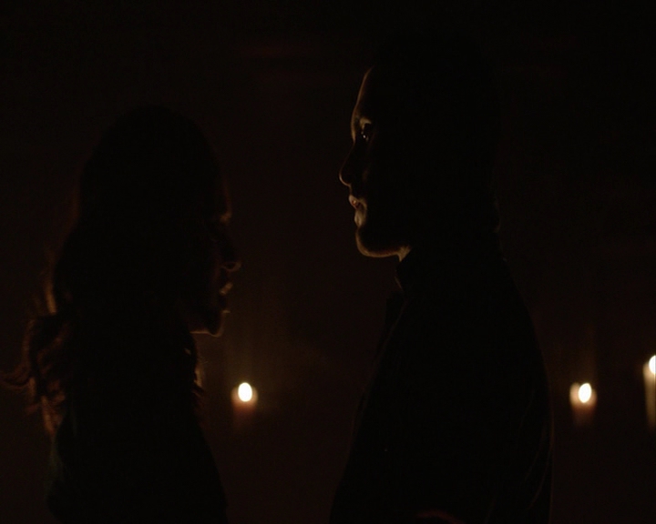 VampireDiaries-dot-nl_VampireDiaries-8x14ItsBeenAHellOfARide-deletedscenes0118.jpg