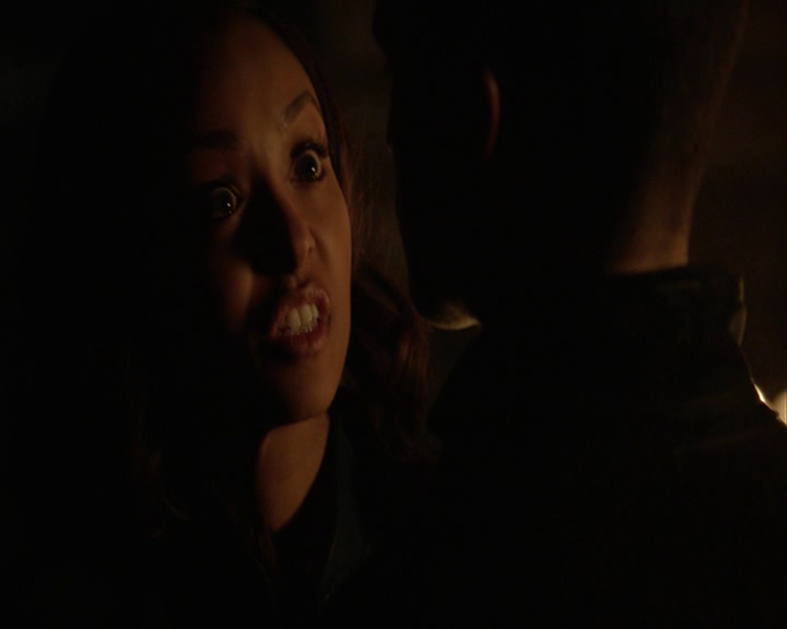 VampireDiaries-dot-nl_VampireDiaries-8x14ItsBeenAHellOfARide-deletedscenes0151.jpg