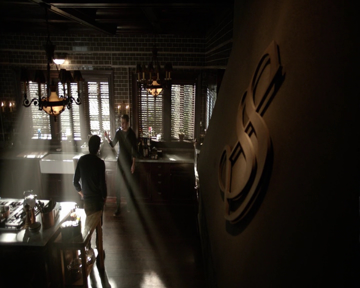 VampireDiaries-dot-nl_VampireDiaries-8x15WherePlanningAJuneWedding-deletedscenes0007.jpg