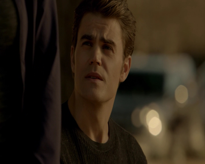 VampireDiaries-dot-nl_VampireDiaries-8x15WherePlanningAJuneWedding-deletedscenes0056.jpg