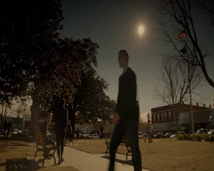 VampireDiaries-dot-nl_VampireDiaries-8x15WherePlanningAJuneWedding-deletedscenes0064.jpg