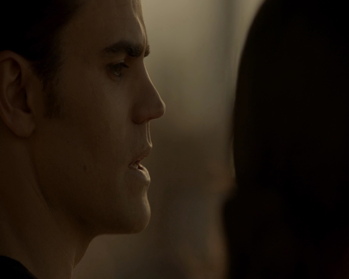 VampireDiaries-dot-nl_VampireDiaries-8x15WherePlanningAJuneWedding-deletedscenes0127.jpg