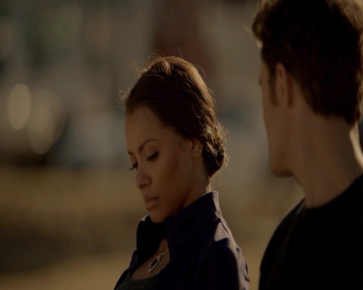 VampireDiaries-dot-nl_VampireDiaries-8x15WherePlanningAJuneWedding-deletedscenes0146.jpg