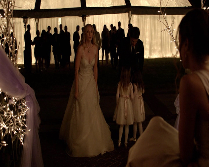 VampireDiaries-dot-nl_VampireDiaries-8x15WherePlanningAJuneWedding-deletedscenes0170.jpg