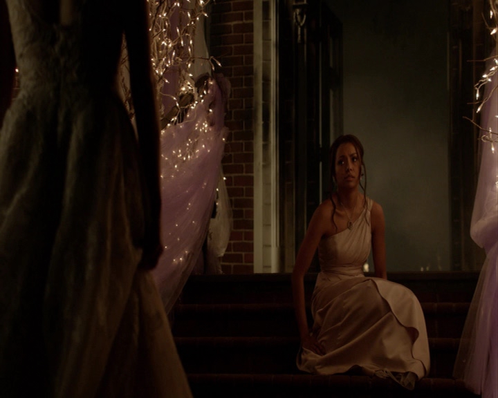 VampireDiaries-dot-nl_VampireDiaries-8x15WherePlanningAJuneWedding-deletedscenes0172.jpg