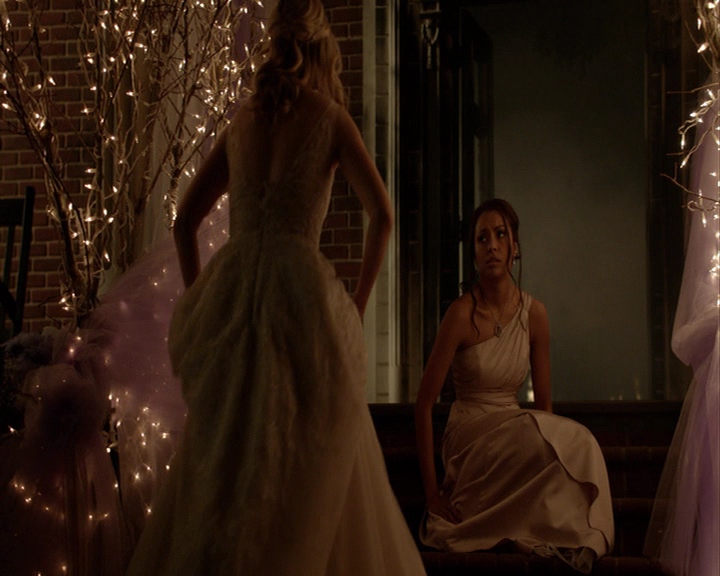 VampireDiaries-dot-nl_VampireDiaries-8x15WherePlanningAJuneWedding-deletedscenes0174.jpg