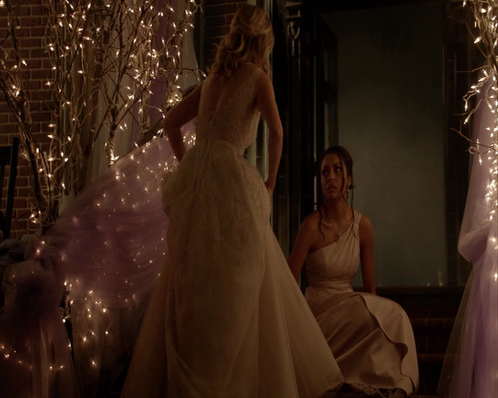 VampireDiaries-dot-nl_VampireDiaries-8x15WherePlanningAJuneWedding-deletedscenes0175.jpg