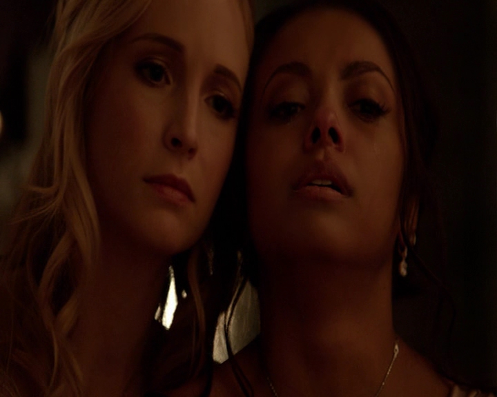 VampireDiaries-dot-nl_VampireDiaries-8x15WherePlanningAJuneWedding-deletedscenes0206.jpg