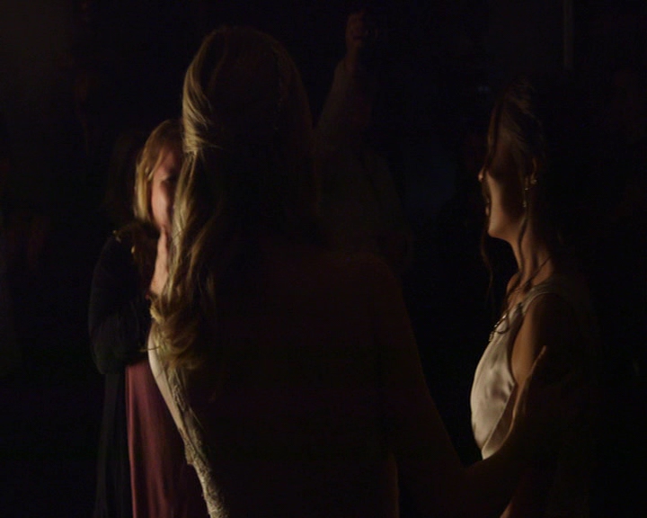 VampireDiaries-dot-nl_VampireDiaries-S8LastDayAsAVampire0384.jpg