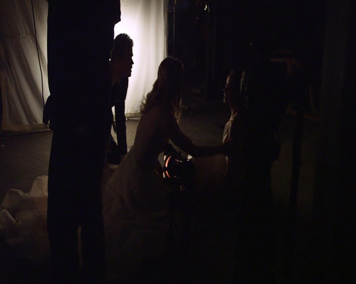 VampireDiaries-dot-nl_VampireDiaries-S8LastDayAsAVampire0439.jpg