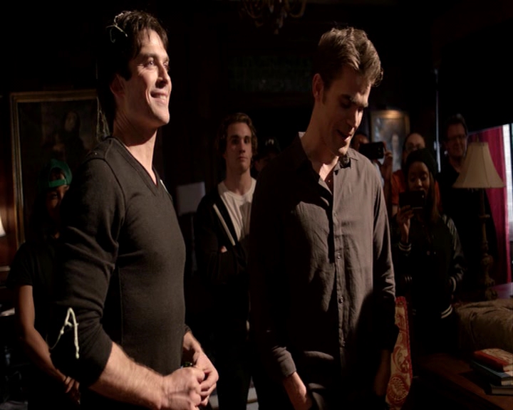 VampireDiaries-dot-nl_VampireDiaries-S8LastDayAsAVampire0700.jpg