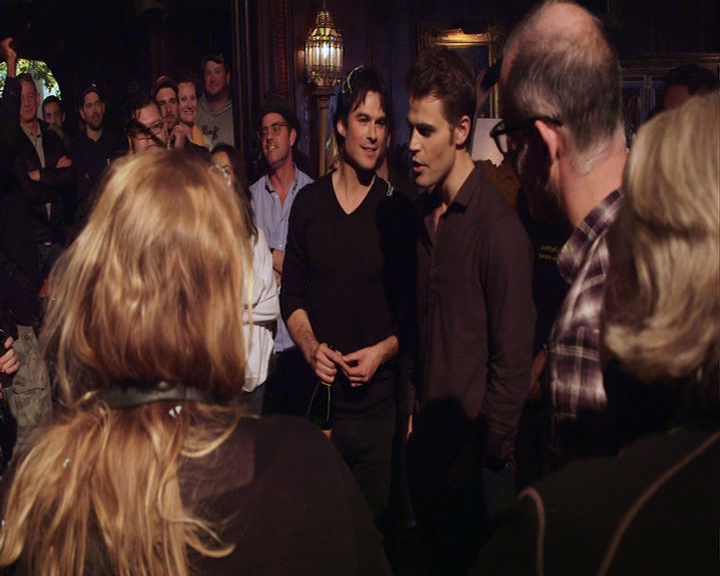 VampireDiaries-dot-nl_VampireDiaries-S8LastDayAsAVampire0702.jpg