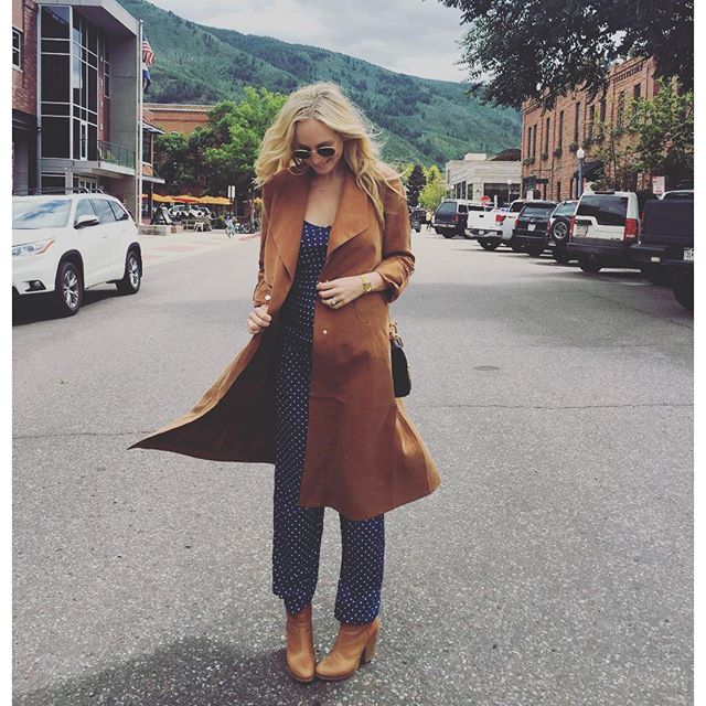 September 7: And...it's fall Staying warm in the crisp wind thanks to @frenchconnection_us #intothetrenchcoatswego 
