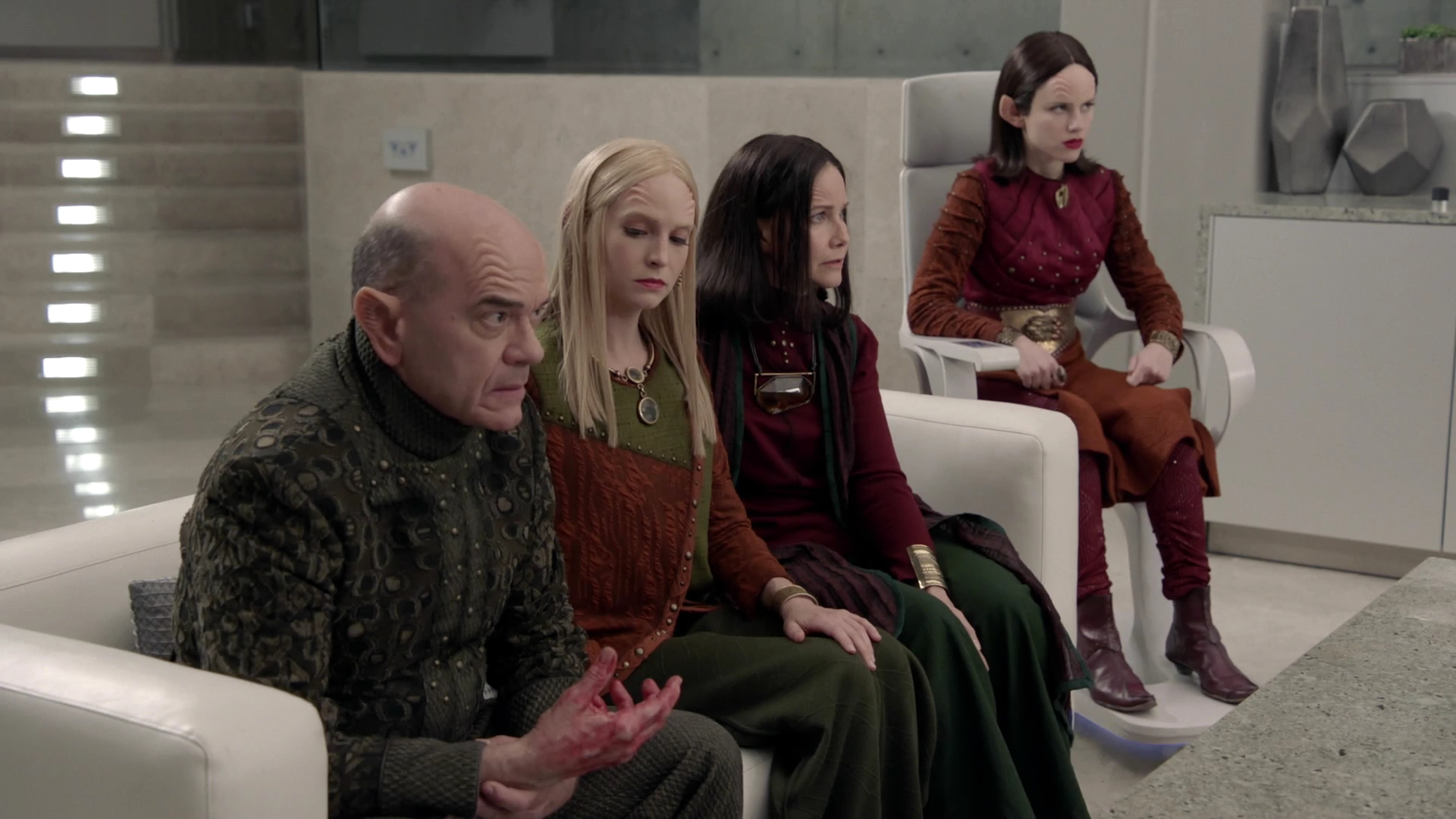 VampireDiariesWorld-dot-nl_TheOrville2x03-1617.jpg