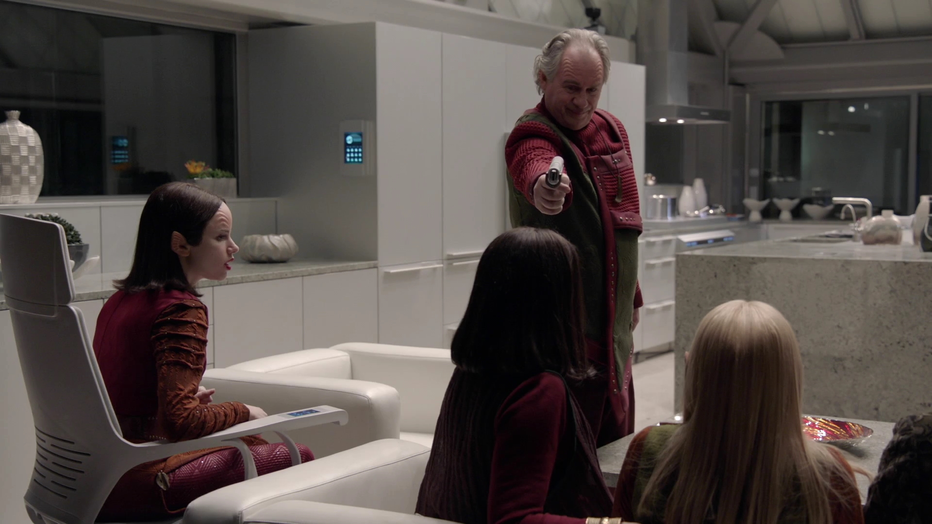 VampireDiariesWorld-dot-nl_TheOrville2x03-1756.jpg