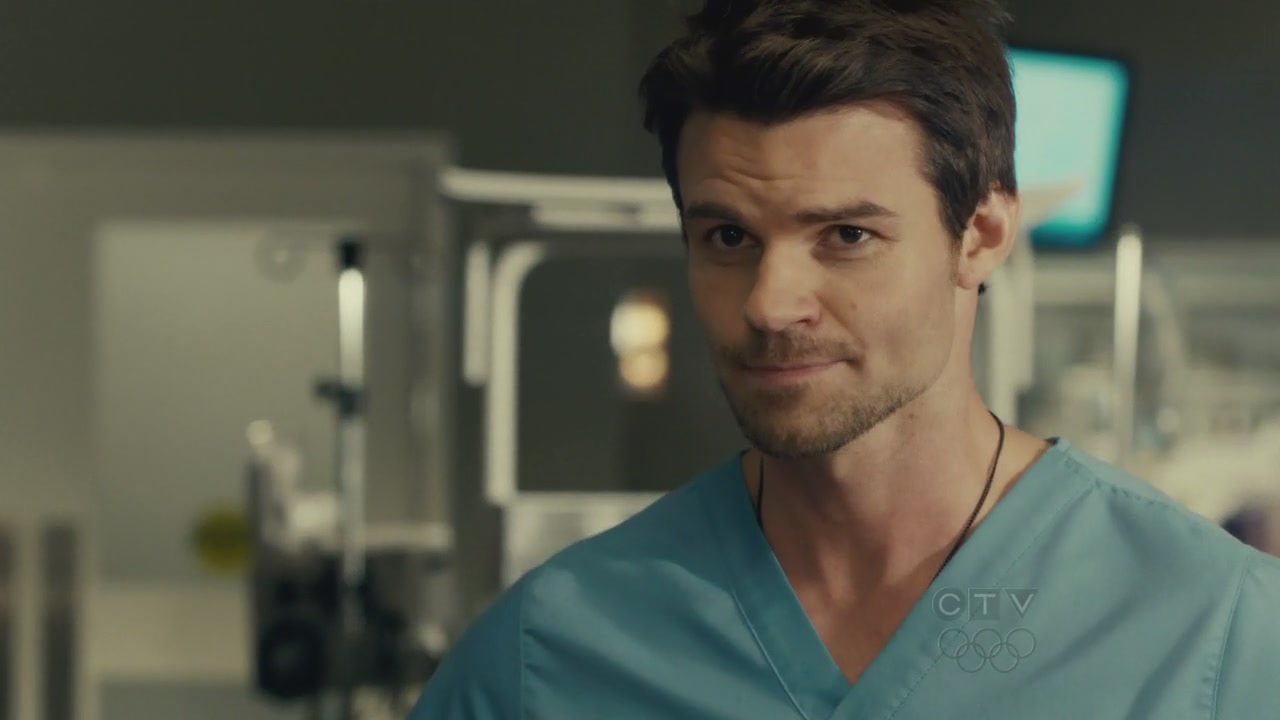VampireDiariesWorld-dot-org_SavingHopeS01E02-1510.jpg