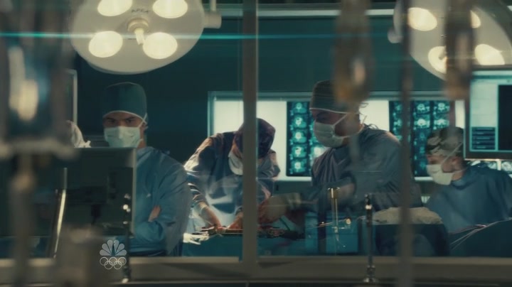 VampireDiariesWorld-dot-org_SavingHopeS01E03-0445.jpg