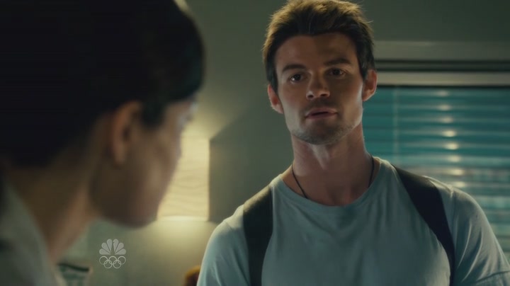 VampireDiariesWorld-dot-org_SavingHopeS01E03-2339.jpg