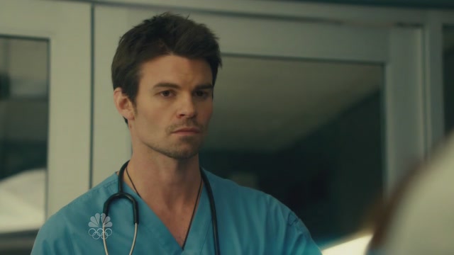 VampireDiariesWorld-dot-org_SavingHopeS01E04-1391.jpg