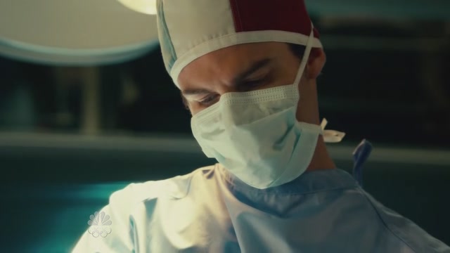 VampireDiariesWorld-dot-org_SavingHopeS01E04-1952.jpg