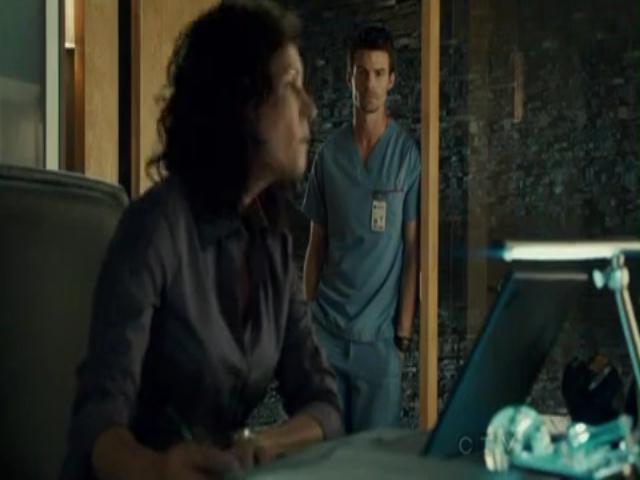 VampireDiariesWorld-dot-org_SavingHopeS01E12-2198.jpg