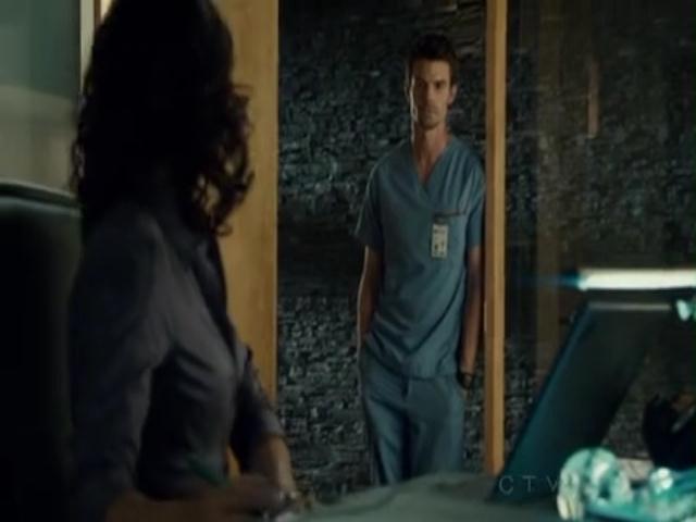 VampireDiariesWorld-dot-org_SavingHopeS01E12-2199.jpg