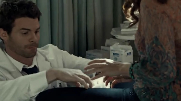 VampireDiariesWorld-dot-org_SavingHope2x01-0458.jpg