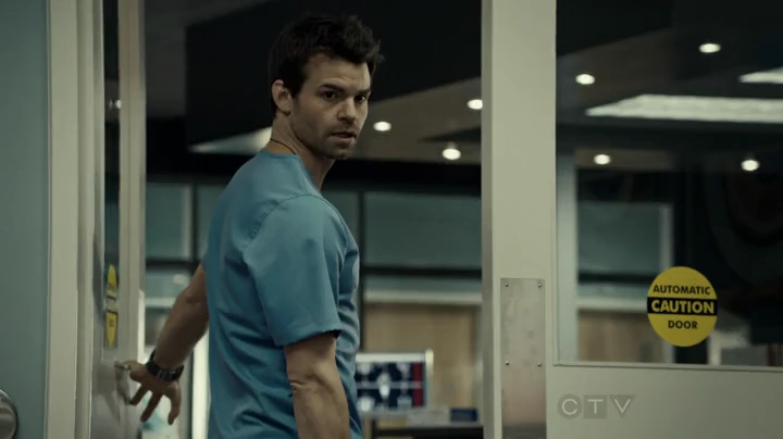 VampireDiariesWorld-dot-org_SavingHope2x01-0840.jpg