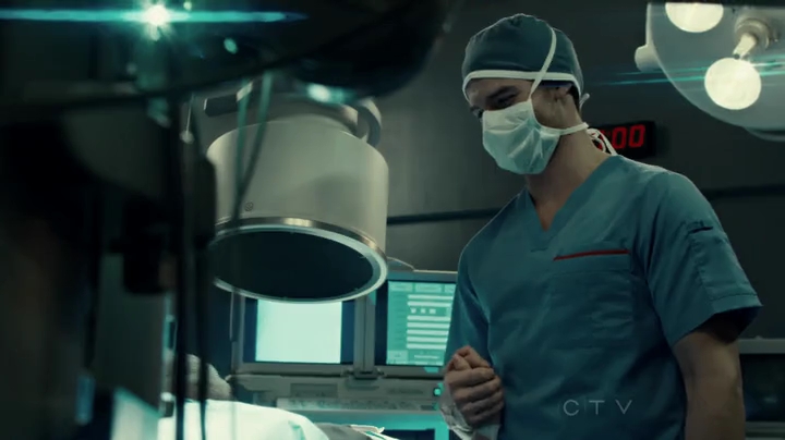 VampireDiariesWorld-dot-org_SavingHope2x01-1529.jpg