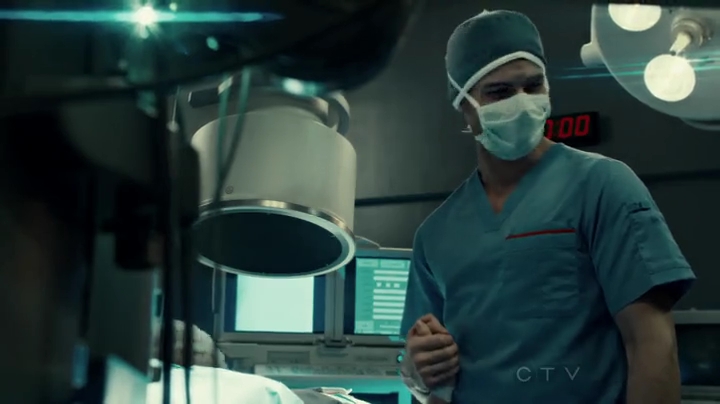 VampireDiariesWorld-dot-org_SavingHope2x01-1530.jpg