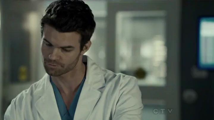 VampireDiariesWorld-dot-org_SavingHope2x01-2172.jpg