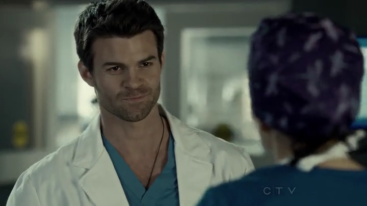 VampireDiariesWorld-dot-org_SavingHope2x01-2191.jpg