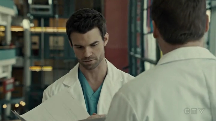 VampireDiariesWorld-dot-org_SavingHope2x01-1509.jpg