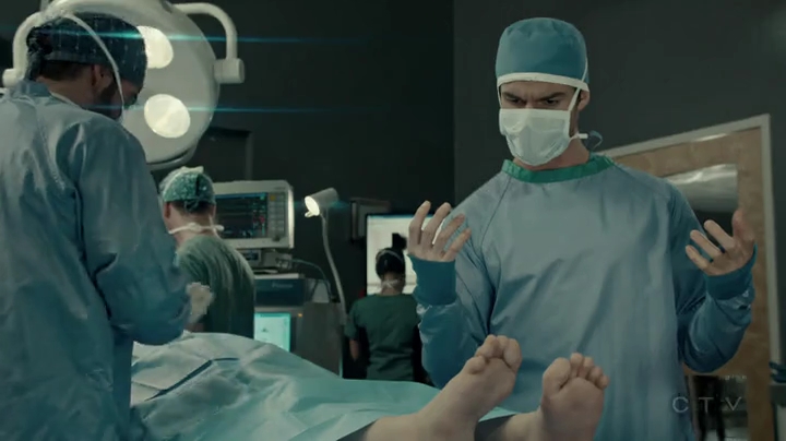VampireDiariesWorld-dot-org_SavingHope2x01-1791.jpg