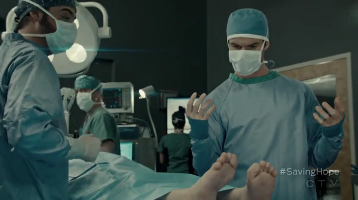 VampireDiariesWorld-dot-org_SavingHope2x01-1792.jpg