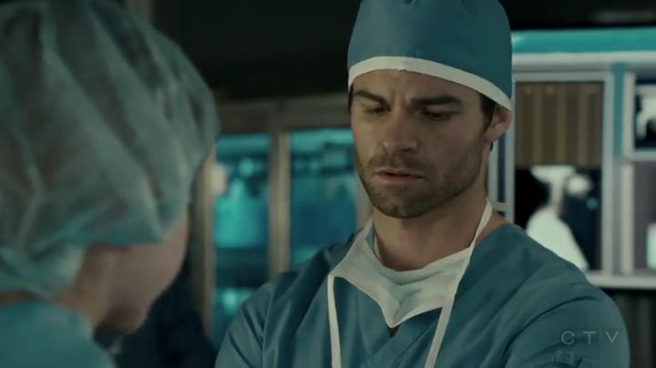 VampireDiariesWorld-dot-org_SavingHope2x01-1922.jpg