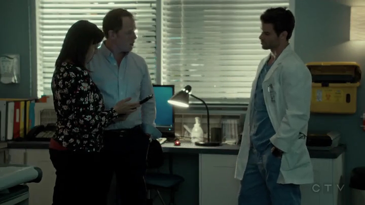 VampireDiariesWorld-dot-org_SavingHope2x01-2247.jpg