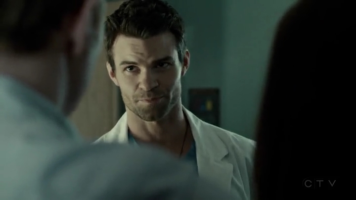 VampireDiariesWorld-dot-org_SavingHope2x01-2285.jpg
