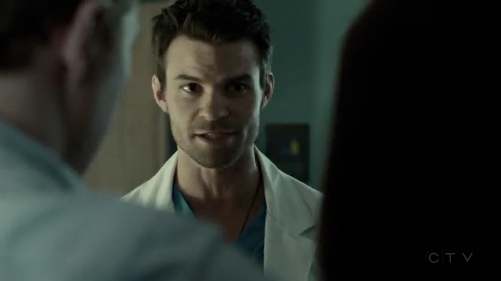 VampireDiariesWorld-dot-org_SavingHope2x01-2300.jpg