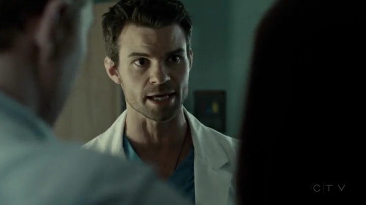 VampireDiariesWorld-dot-org_SavingHope2x01-2301.jpg