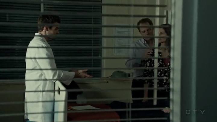 VampireDiariesWorld-dot-org_SavingHope2x01-2336.jpg