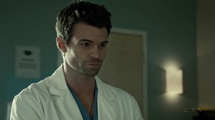 VampireDiariesWorld-dot-org_SavingHope2x01-2357.jpg