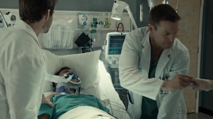 VampireDiariesWorld-dot-org_SavingHope2x04-0628.jpg