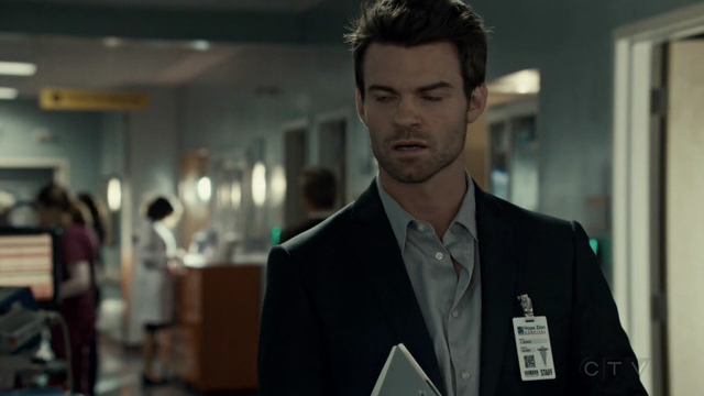 VampireDiariesWorld-dot-org_SavingHope2x07-2339.jpg