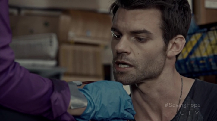 VampireDiariesWorld-dot-org_SavingHope2x08-1868.jpg