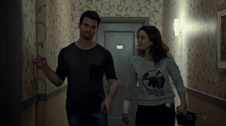 VampireDiariesWorld-dot-org_SavingHope2x08-2362.jpg